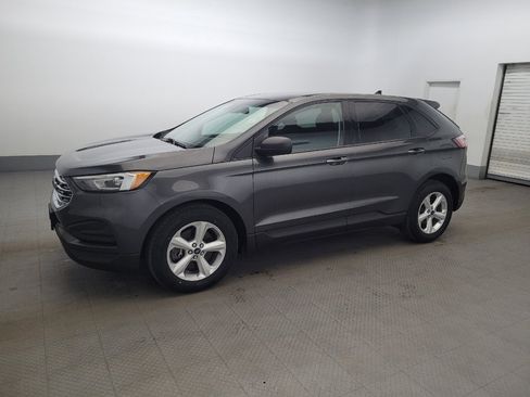 Used 2019 Ford Edge SE image 2