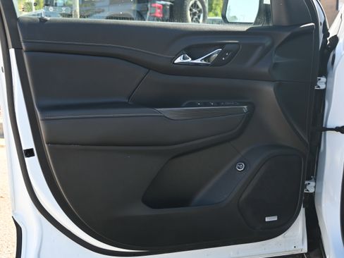 Used 2023 GMC Acadia SLT image 35