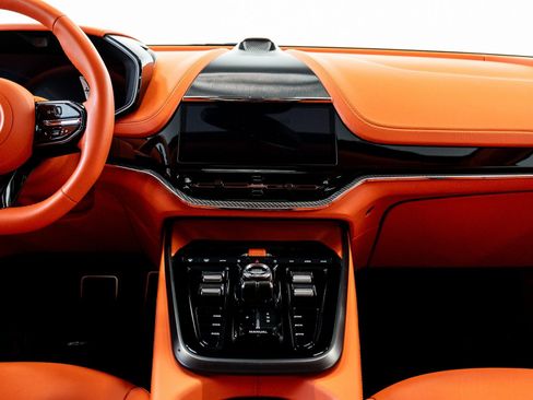 Used 2025 Aston Martin DBX 707 image 31