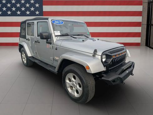 Used 2015 Jeep Wrangler Unlimited Sahara w/ Connectivity Group AWD/4WD image 5
