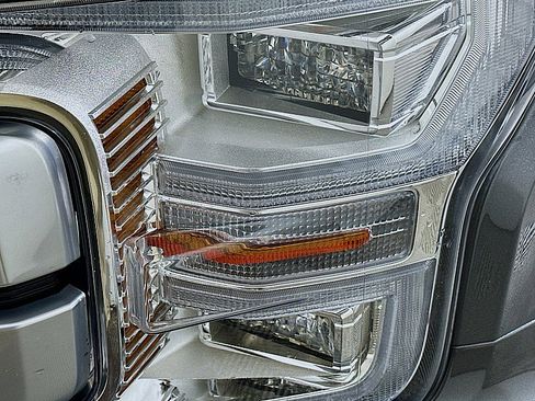 Used 2019 Ford F150 Platinum w/ Equipment Group 701A Luxury image 34