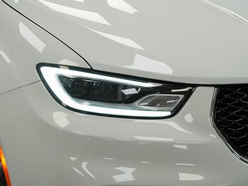 New 2026 Chrysler Pacifica Select image 5