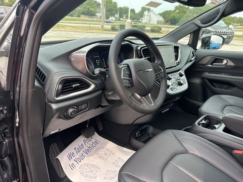 New 2026 Chrysler Pacifica Select image 63