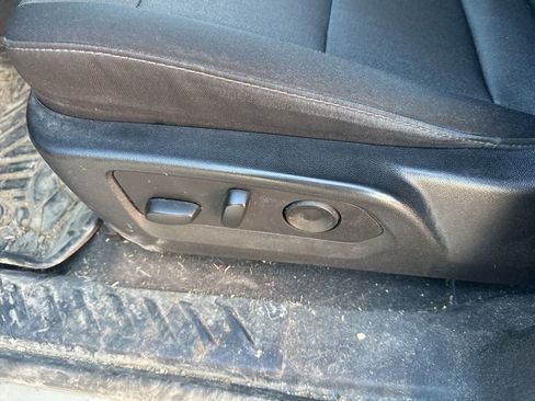 Used 2023 Chevrolet Colorado Trail Boss w/ Technology Package image 19