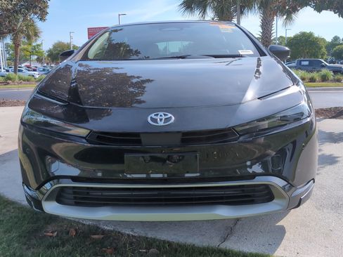 Used 2023 Toyota Prius XLE image 3