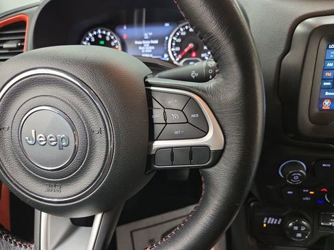 Used 2018 Jeep Renegade Trailhawk AWD/4WD image 18