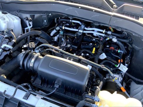 Used 2021 Ford Explorer XLT RWD image 33