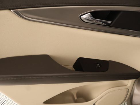 Used 2019 Lincoln Nautilus Select FWD image 17