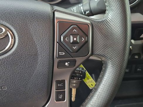 Used 2020 Toyota Tacoma SR5 AWD/4WD image 20