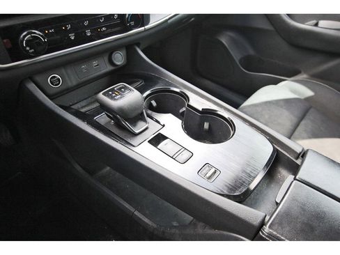 Used 2023 Nissan Rogue S image 20