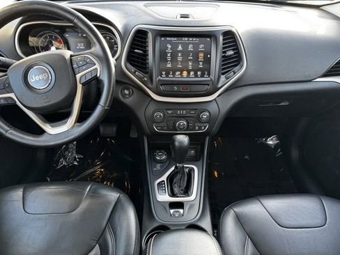 Used 2018 Jeep Cherokee Limited image 2