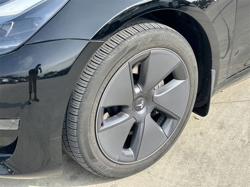 Used 2023 Tesla Model 3 Standard Range image 9