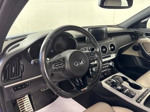 Used 2018 Kia Stinger GT2 AWD/4WD image 17
