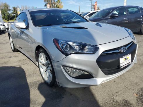 Used 2015 Hyundai Genesis 3.8 image 3