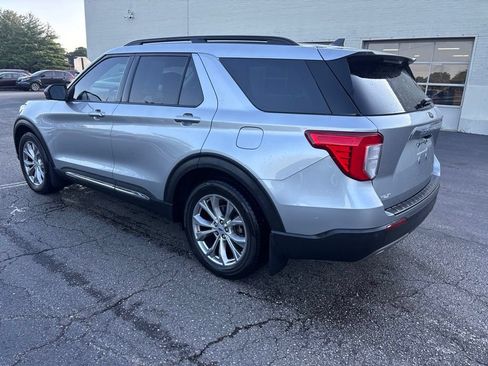 Used 2021 Ford Explorer XLT w/ Equipment Group 202A RWD image 6