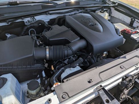 Used 2021 Toyota Tacoma TRD Off-Road w/ Technology Package image 37