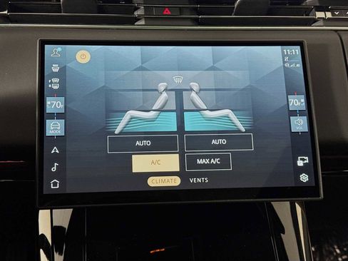 Used 2025 Land Rover Range Rover Sport SE image 17