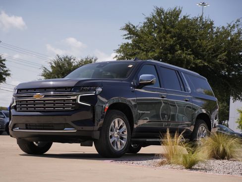 Used 2023 Chevrolet Suburban Premier RWD image 7
