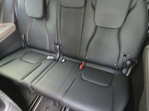 New 2026 Kia Carnival EX FWD image 22