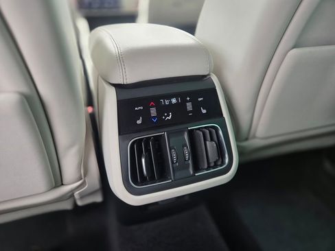 Used 2023 Maserati Grecale Modena AWD/4WD image 21