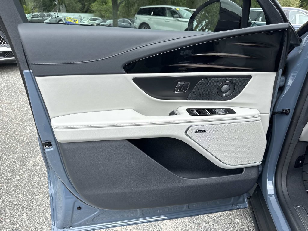 New 2026 Lincoln Nautilus Reserve AWD/4WD image 18