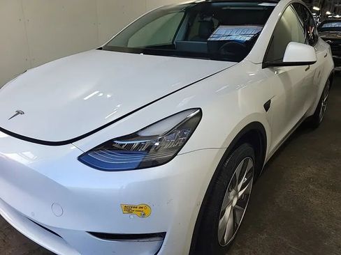 Used 2021 Tesla Model Y Long Range AWD/4WD image 1
