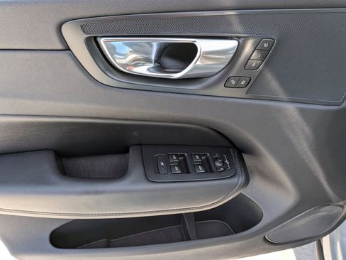 Used 2024 Volvo XC60 B5 Core image 11