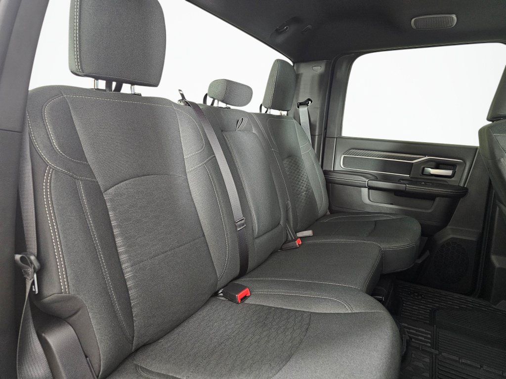 New 2026 RAM 3500 Big Horn AWD/4WD image 38