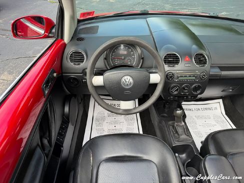 Used 2006 Volkswagen Beetle Convertible w/ Package 1 FWD image 14