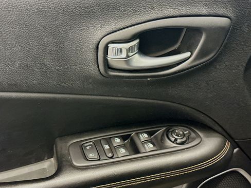 Used 2018 Jeep Compass Limited AWD/4WD image 15