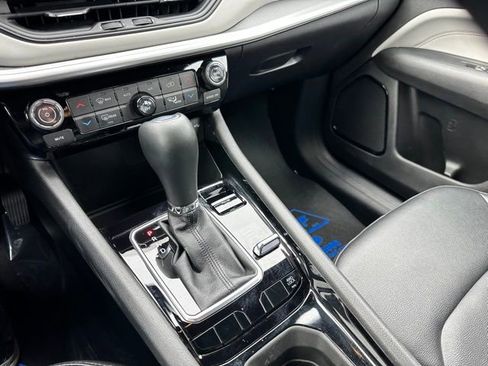 Used 2025 Jeep Compass Limited image 14