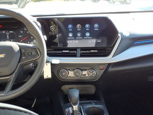 Used 2025 Chevrolet Trax LS image 10
