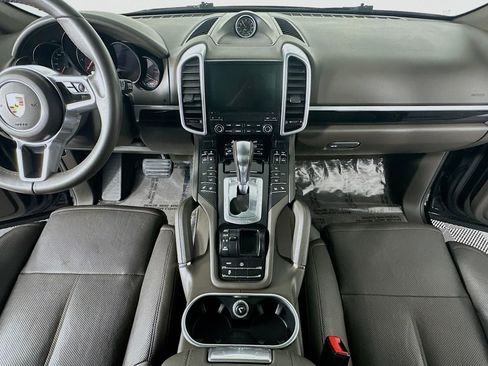 Used 2017 Porsche Cayenne Platinum Edition image 36