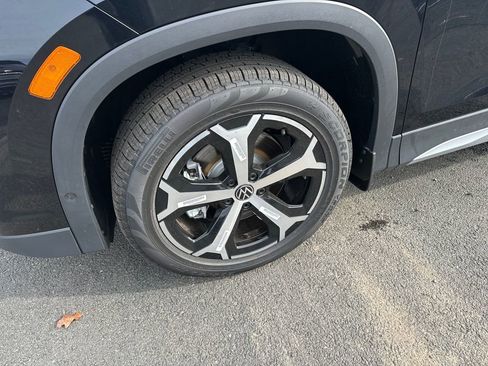 New 2026 Volkswagen Tiguan SE image 2