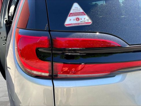 New 2026 Chrysler Pacifica Select AWD/4WD image 15