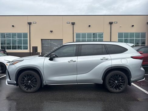 Used 2023 Toyota Highlander XSE image 4