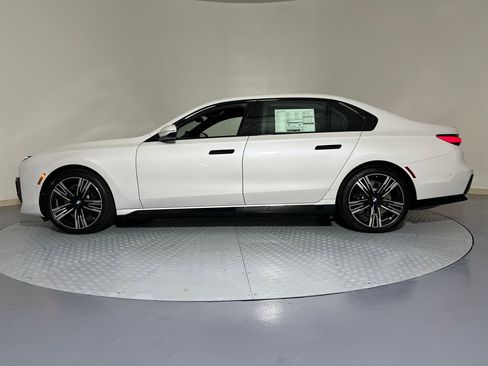 New 2026 BMW i7 eDrive50 w/ M Sport Package image 2