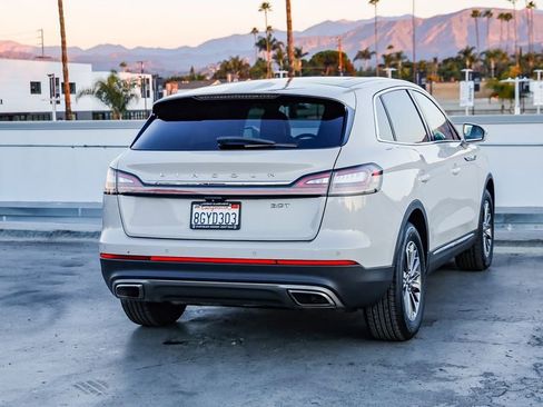 Used 2019 Lincoln Nautilus Select image 9