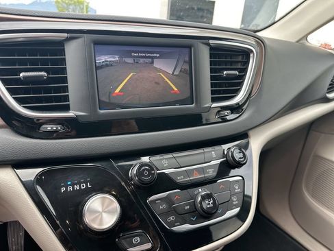 Used 2023 Chrysler Voyager LX FWD image 18