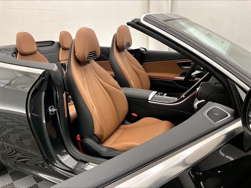 Used 2026 Mercedes-Benz CLE 300 4MATIC Cabriolet image 5