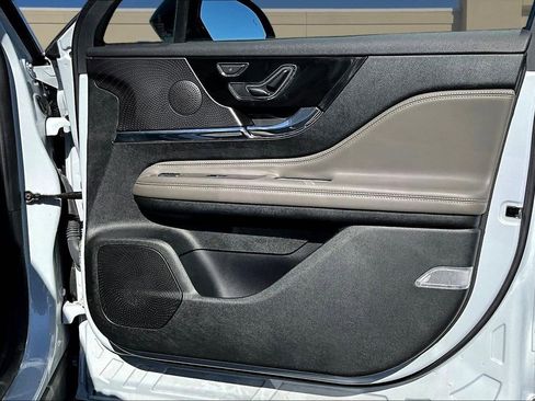 Used 2025 Lincoln Corsair AWD image 30