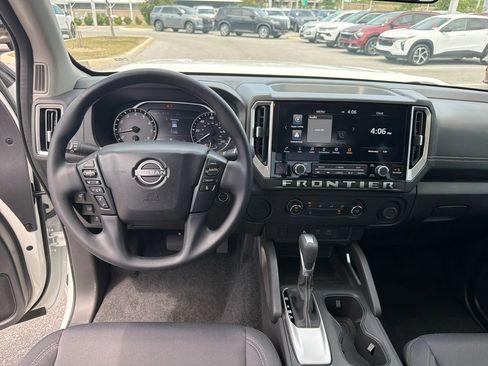 Used 2025 Nissan Frontier 2WD King Cab image 18