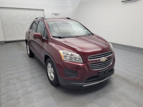 Used 2016 Chevrolet Trax LT w/ LT Sun and Sound Package FWD image 13