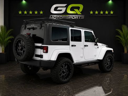 Used 2017 Jeep Wrangler Unlimited Sahara w/ Connectivity Group AWD/4WD image 7