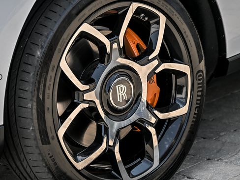 Used 2023 Rolls-Royce Cullinan Black Badge AWD/4WD image 8