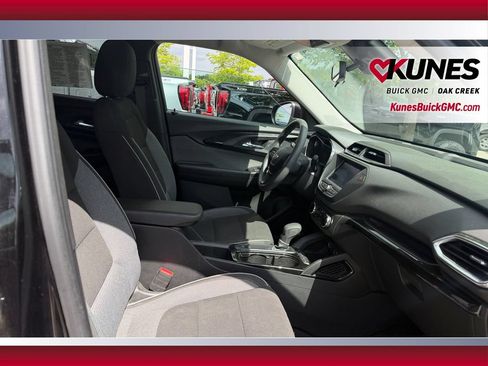 Used 2022 Chevrolet TrailBlazer LT FWD image 37