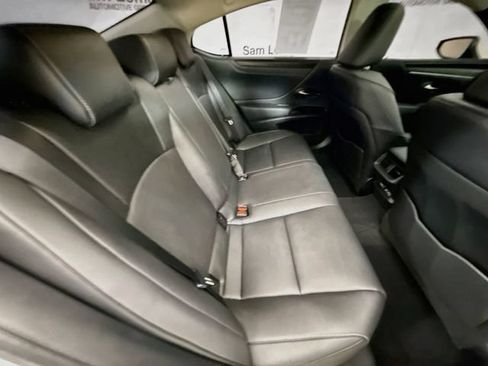 Used 2025 Lexus ES 300h w/ Premium Package FWD image 28