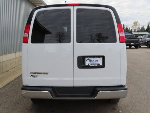 Used 2025 Chevrolet Express 3500 LT image 9