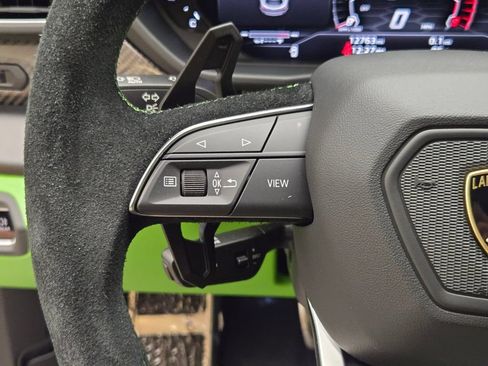 Used 2022 Lamborghini Urus AWD/4WD image 35