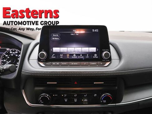 Used 2023 Nissan Rogue S AWD/4WD image 12